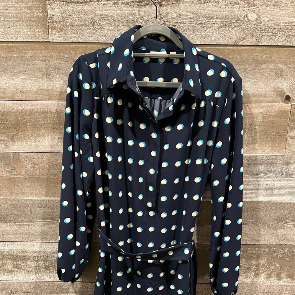 Eva Mendes XL Collar Dress with top buttons. Hits me above the knee (I’m 5’7)